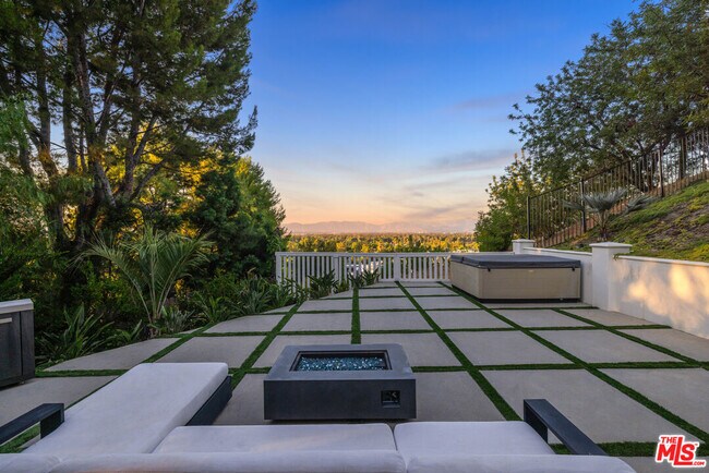 Foto del edificio - 16725 Oak View Dr