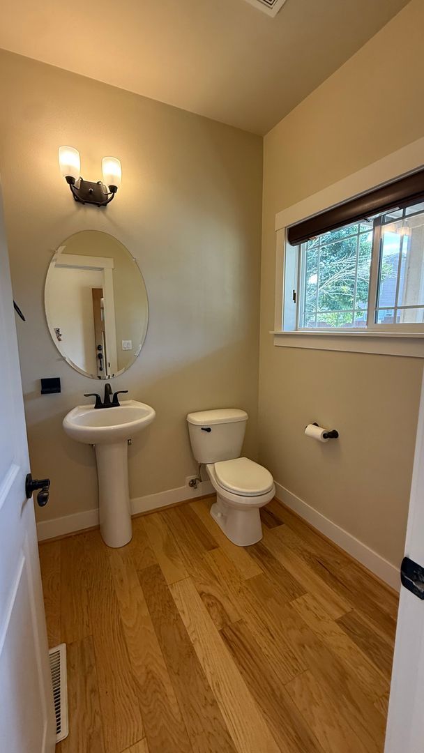 Building Photo - Beautiful 4-Bedroom Home for Lease in the ...