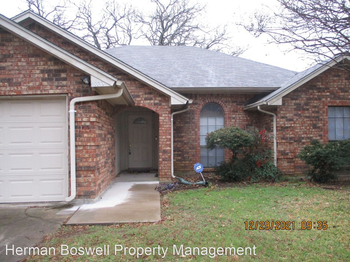 Primary Photo - 3 br, 2 bath House - 2126 Turf Club Dr