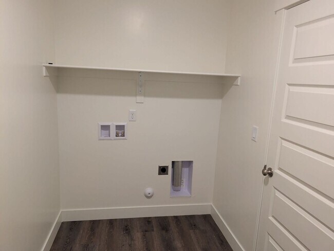 Foto del edificio - Move In Ready 4 Bedroom Home!