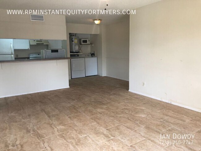 Building Photo - 5323 Summerlin Rd