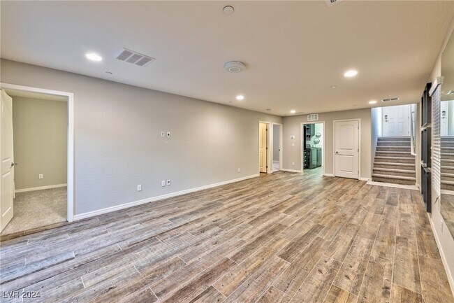 Building Photo - 834 N Water St