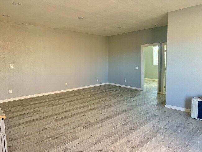 Foto del edificio - 2405 Monterey Ave