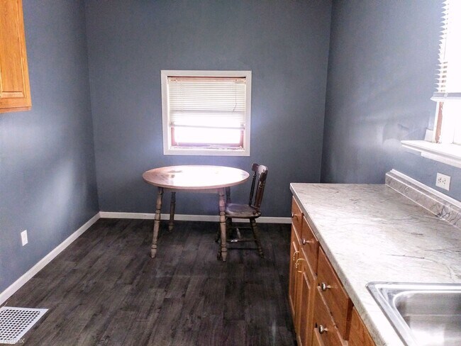 Building Photo - 2 br, 1 bath  - 1203 Mackinaw St Mackinaw