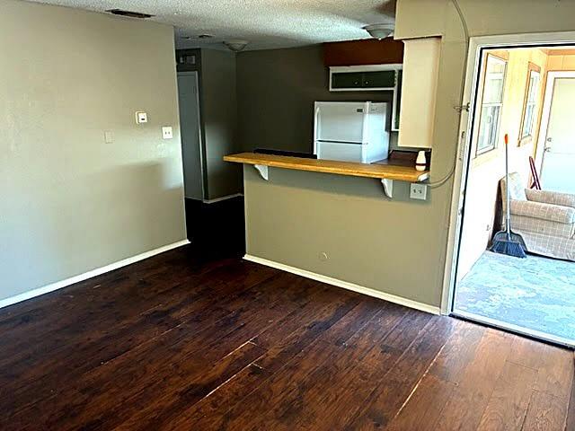 Building Photo - 210 N Vandeveer St