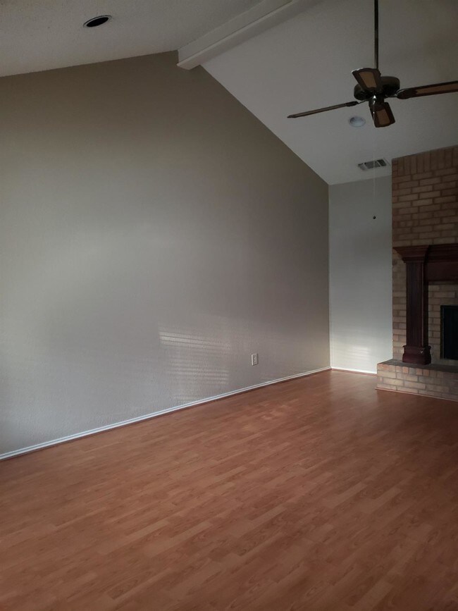 Building Photo - 102 N Troy Ave