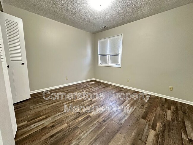 Building Photo - 454 N 27th St