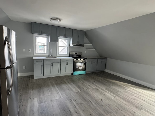 Building Photo - 327 N Maple Ave