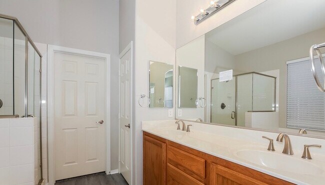 Building Photo - 509 Fiesta Del Rey Ave