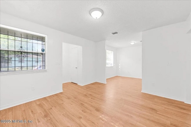 Building Photo - 1603 W 29th St