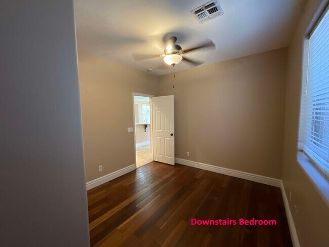 Foto del edificio - 925 W Juniper Ave