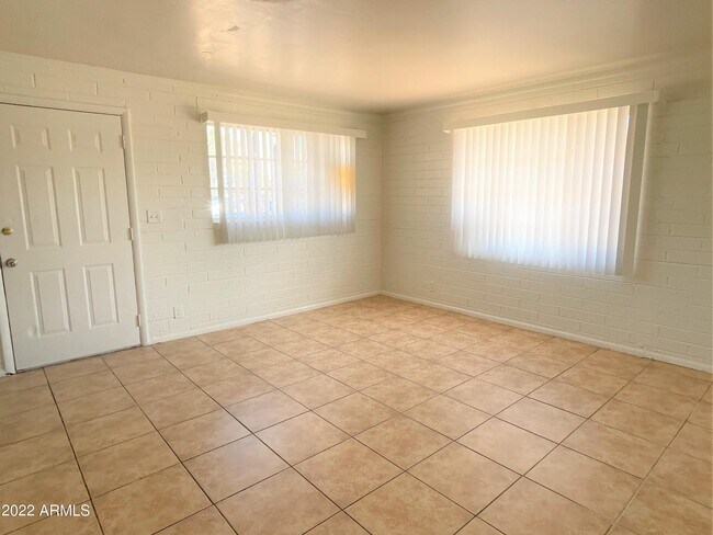 Building Photo - 636 S Olive