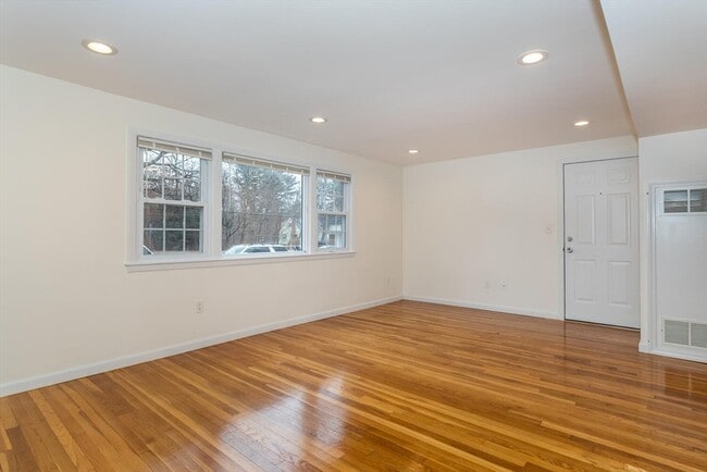 Foto del edificio - 157 Central St