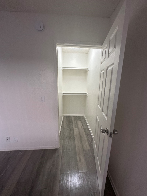 Building Photo - 4688 Huntington Dr