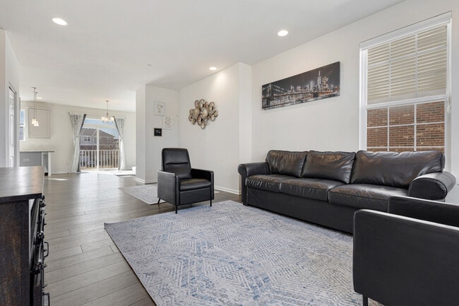 Building Photo - 4320 Monroe Ave