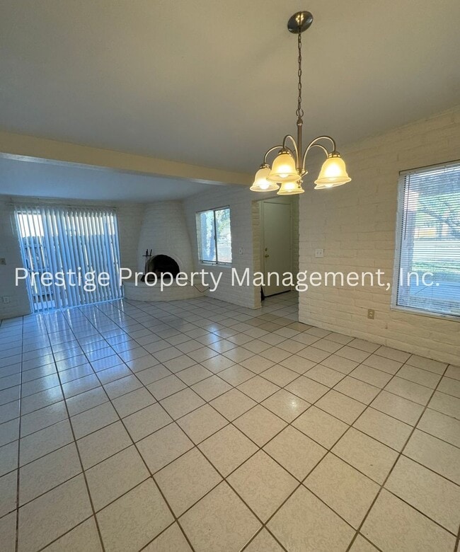 Building Photo - 2235