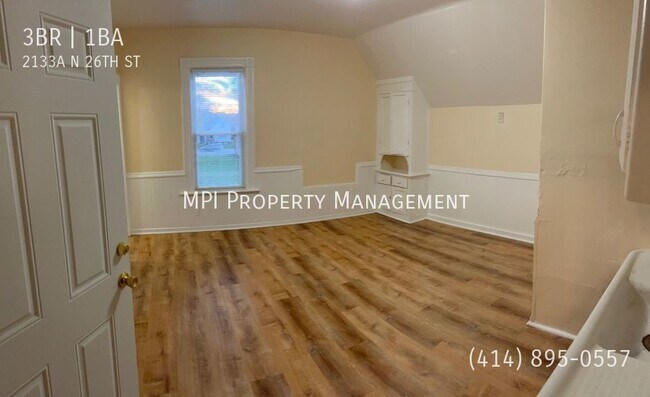 Building Photo - 2133AN 26th - 3 Bdrm Upper