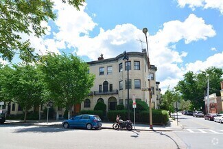Building Photo - 918 Beacon St