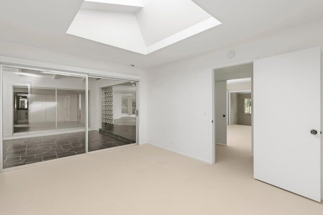 Building Photo - 3 Trinity Ct