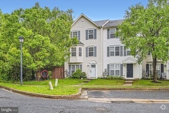 Building Photo - 9863 Greenbriar Way