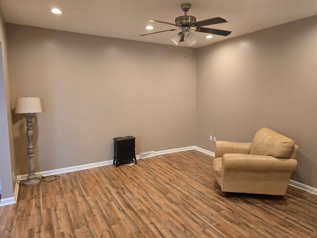 Foto del edificio - 633 Bessemer Ave