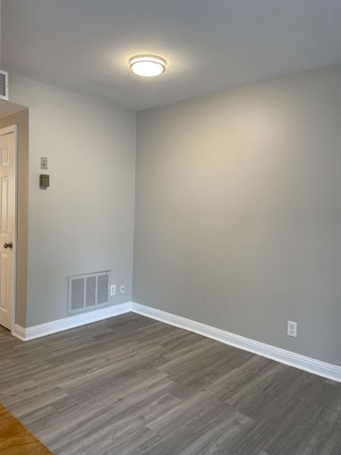Building Photo - Town & Country Apartments