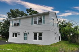 Building Photo - 704 Mt Pl