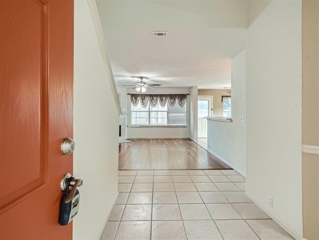 Foto del edificio - 215 Spruce Dr