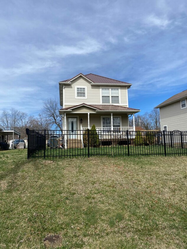 Foto principal - 3 Bed 2.5 Bath Home in Johnson City