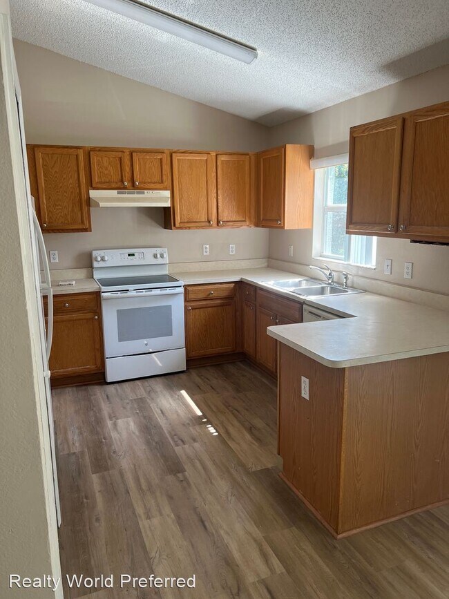 Building Photo - 3 br, 2 bath House - 695 Sagamore Dr