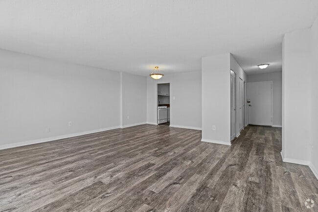 2BR, 1BA - 1123SF - Waterford Tower