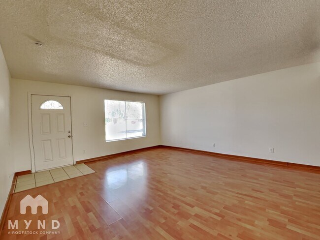 Building Photo - 7555 W Devonshire Ave