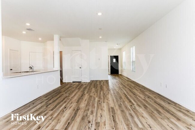 Foto del edificio - 23926 Lakota Cyn Dr