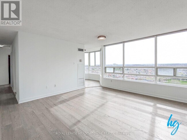 Building Photo - 50-1850 Kingsbridge Garden Cir