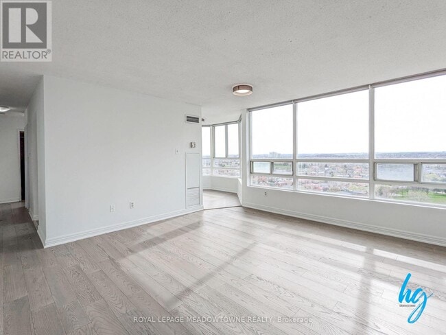 Building Photo - 50 Kingsbridge Garden Cir