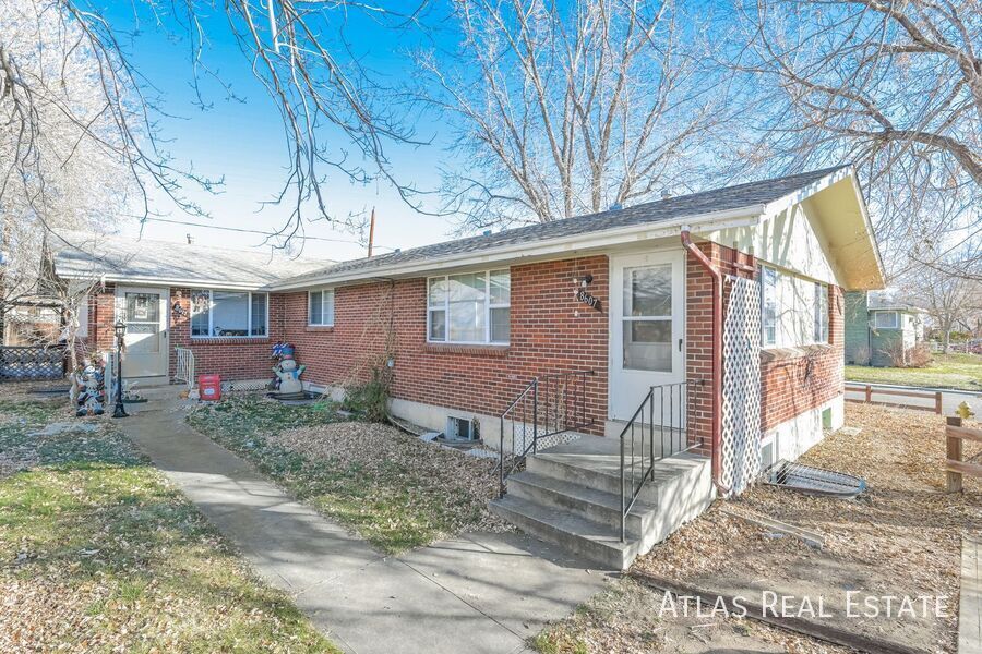 Primary Photo - 5 Bedroom, 2 Bath in Arvada!!!