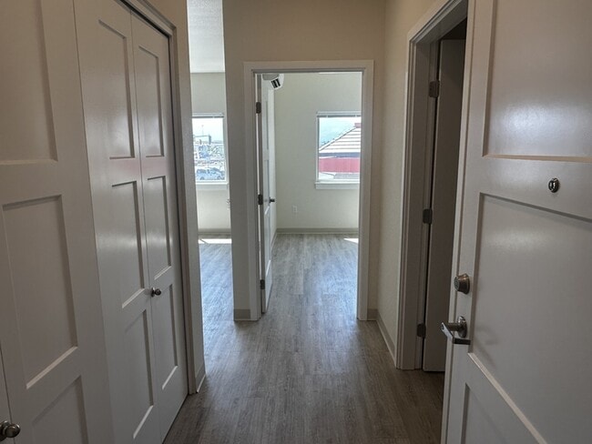 Building Photo - 1935 W Table Rock Rd