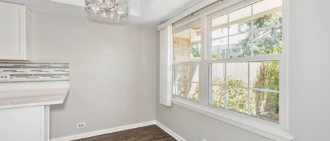 Building Photo - 647 Dauphine Ct