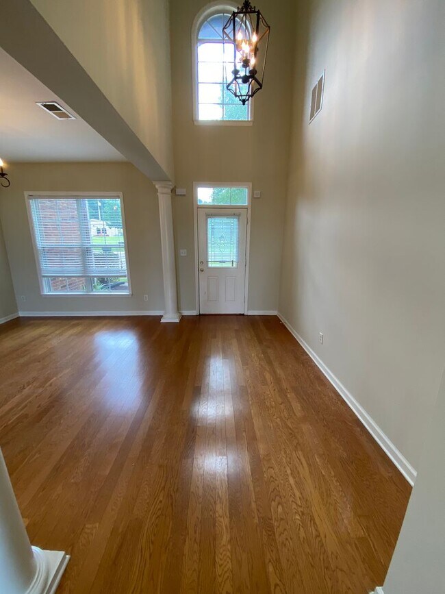 Foto del edificio - LARGE AND SPACIOUS HOME IN BARTLETT/ARLINGTON