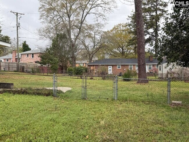 Foto del edificio - 511 Shady Ln