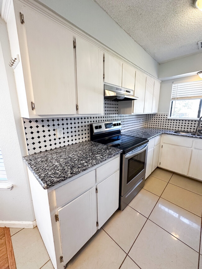 Foto del edificio - 2711 NE Euclid Ave