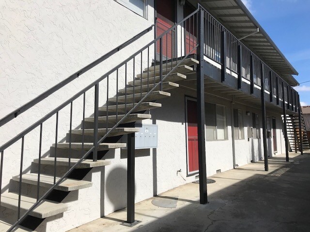 Building Photo - 484 N 5th St