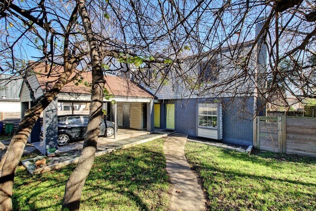 Building Photo - 5007 Cottonwood Cir A