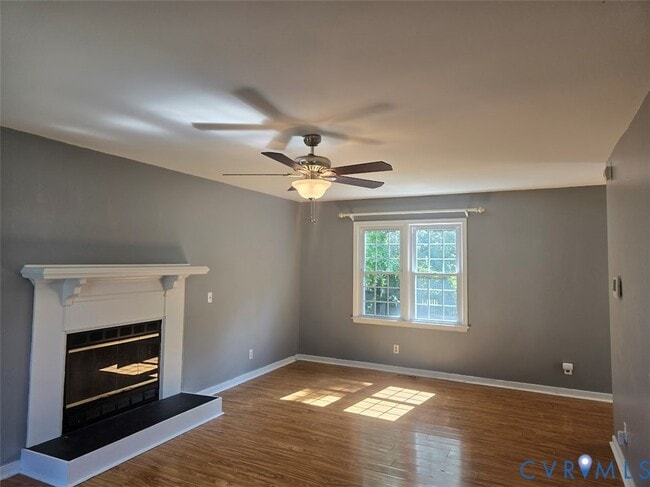 Foto del edificio - 4905 Merlin Ln