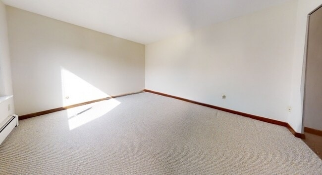Building Photo - 376 Sunderland Rd