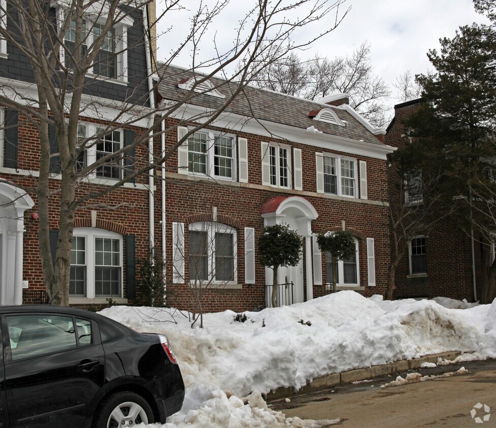 Building Photo - 4005 Davis Pl NW