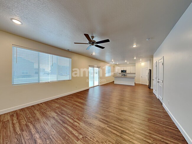 Foto del edificio - 301 N Gibbons Ln