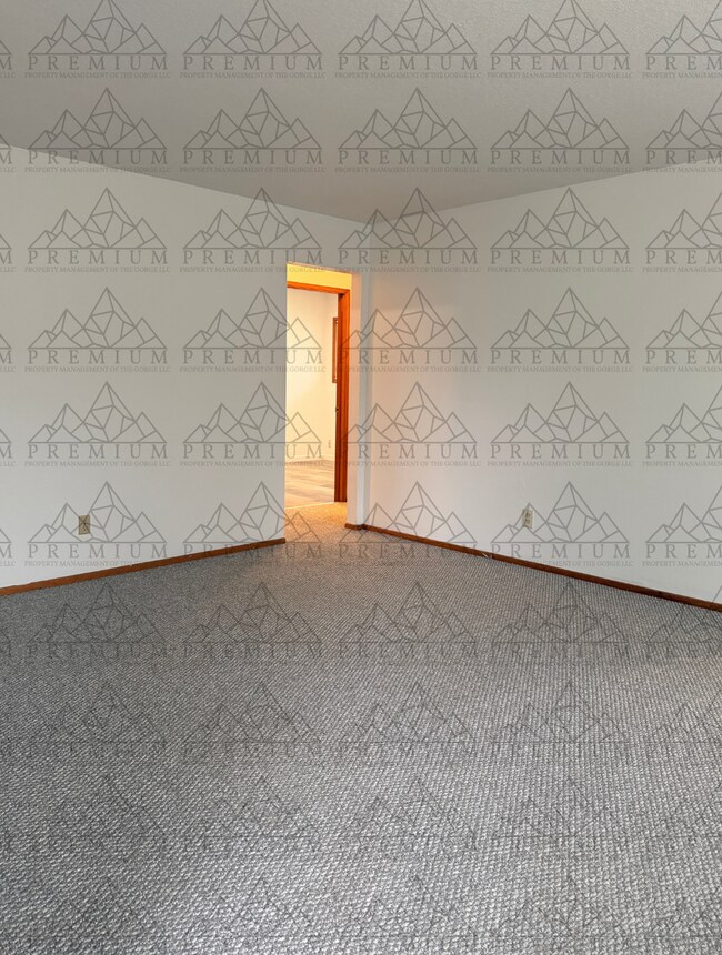 Building Photo - 1505 E 9th St