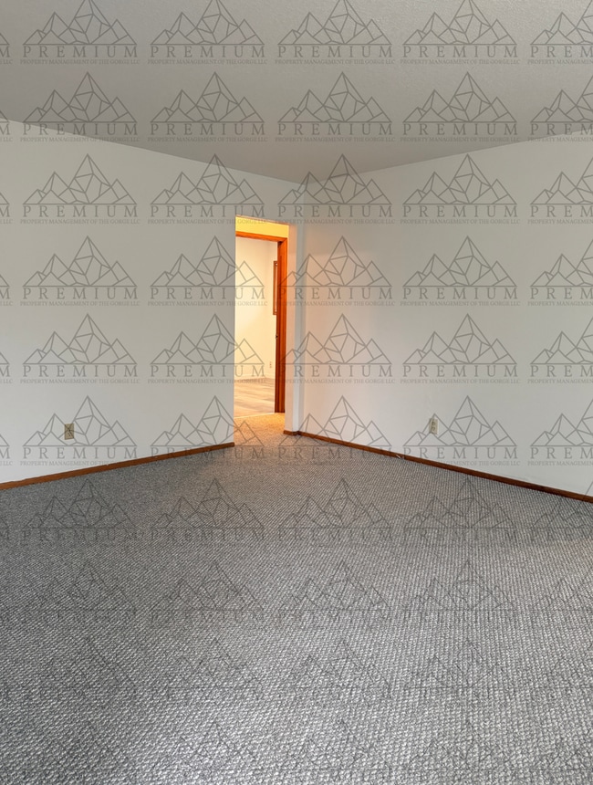 Building Photo - 1505 E 9th St