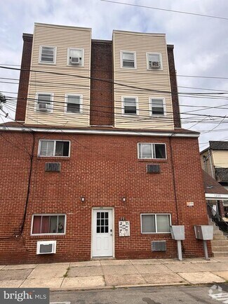 Building Photo - 1200 E 9th St